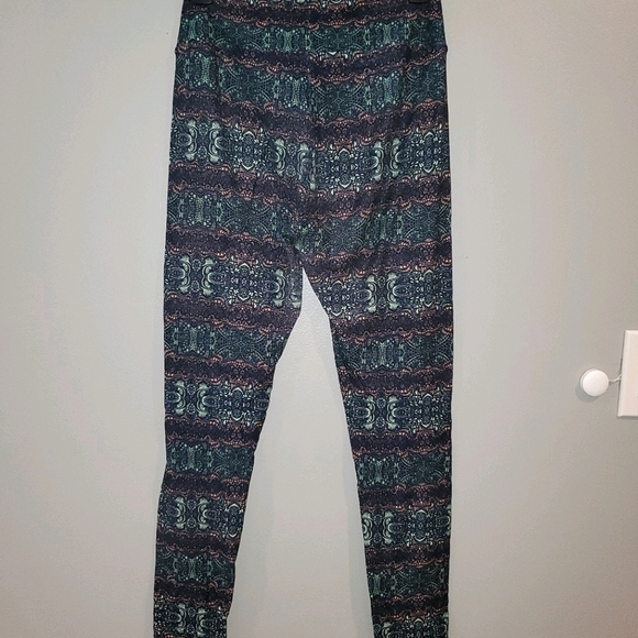 LuLaRoe Pants - LuLaRoe One Size Buttery Soft Legging